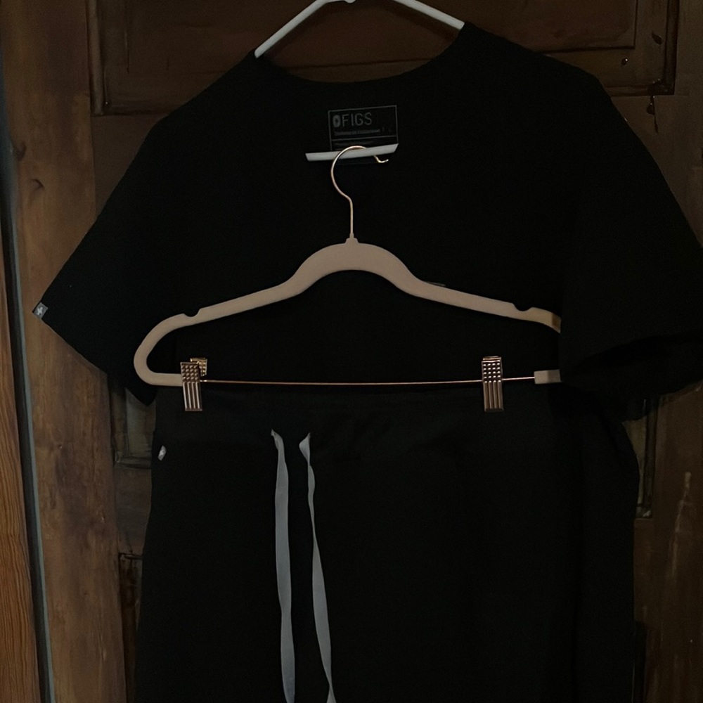 Large Figs scrubs